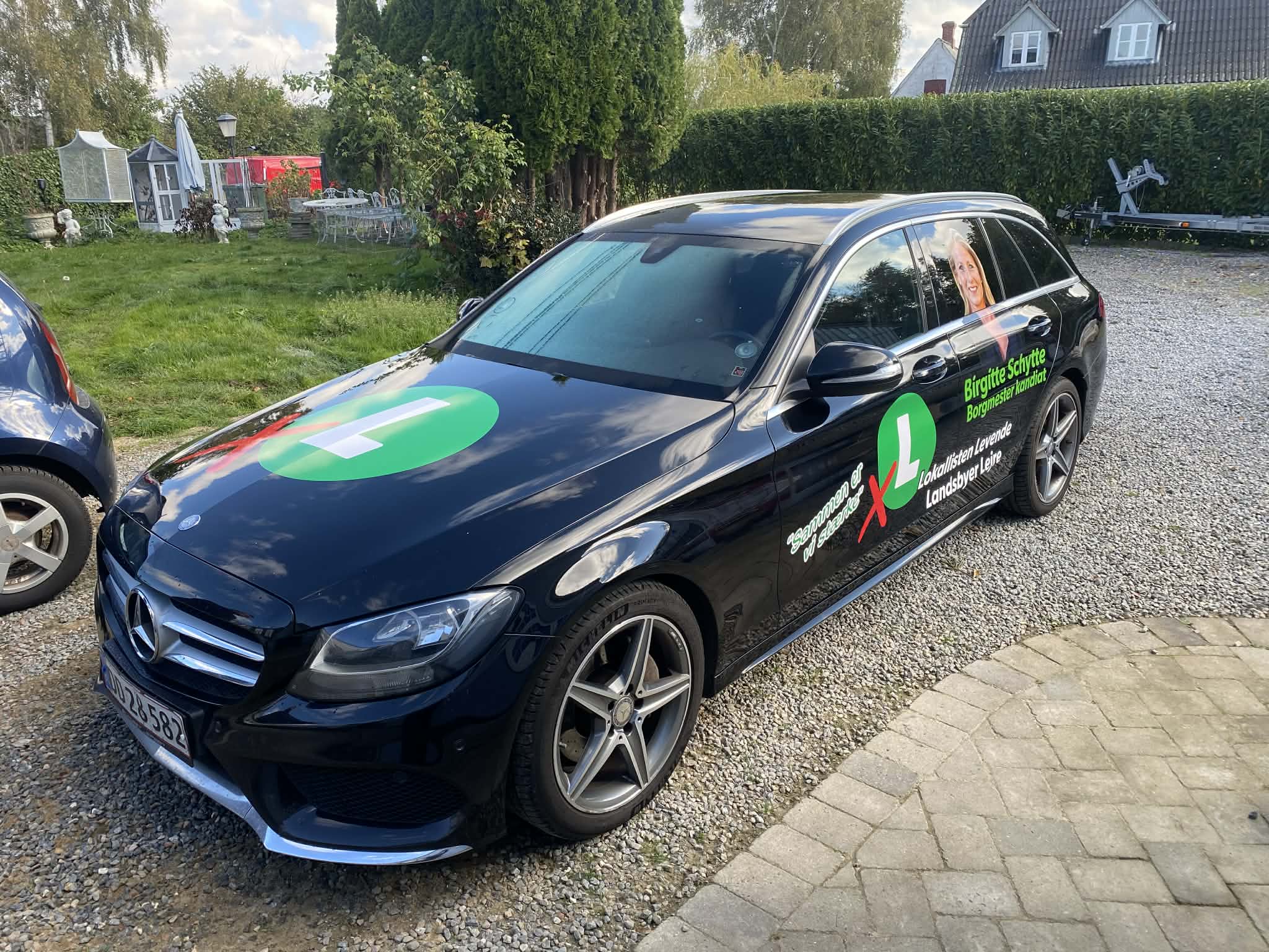 Bilreklame monteret på varevogn